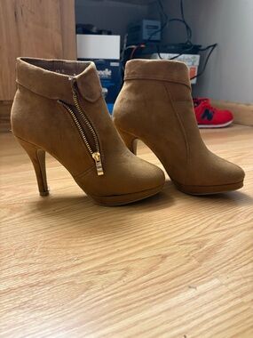 Women's Tan Suede High-Heel Ankle Boots with Side Zipper